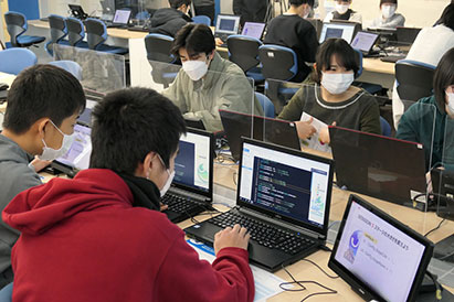 市立札幌開成中等教育学校で「ぷよぷよプログラミング」特別授業を実施 03