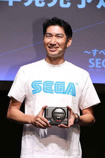 「セガフェス2018」発表時の様子(株式会社セガホールディングス 代表取締役会長 CEO 里見治紀)